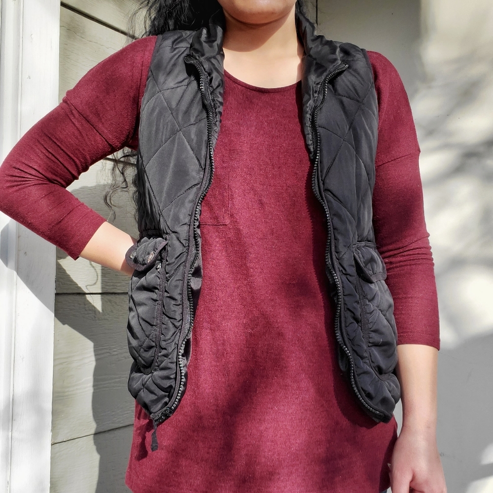Aeropostale Black Quilted Puffer Vest | Size M